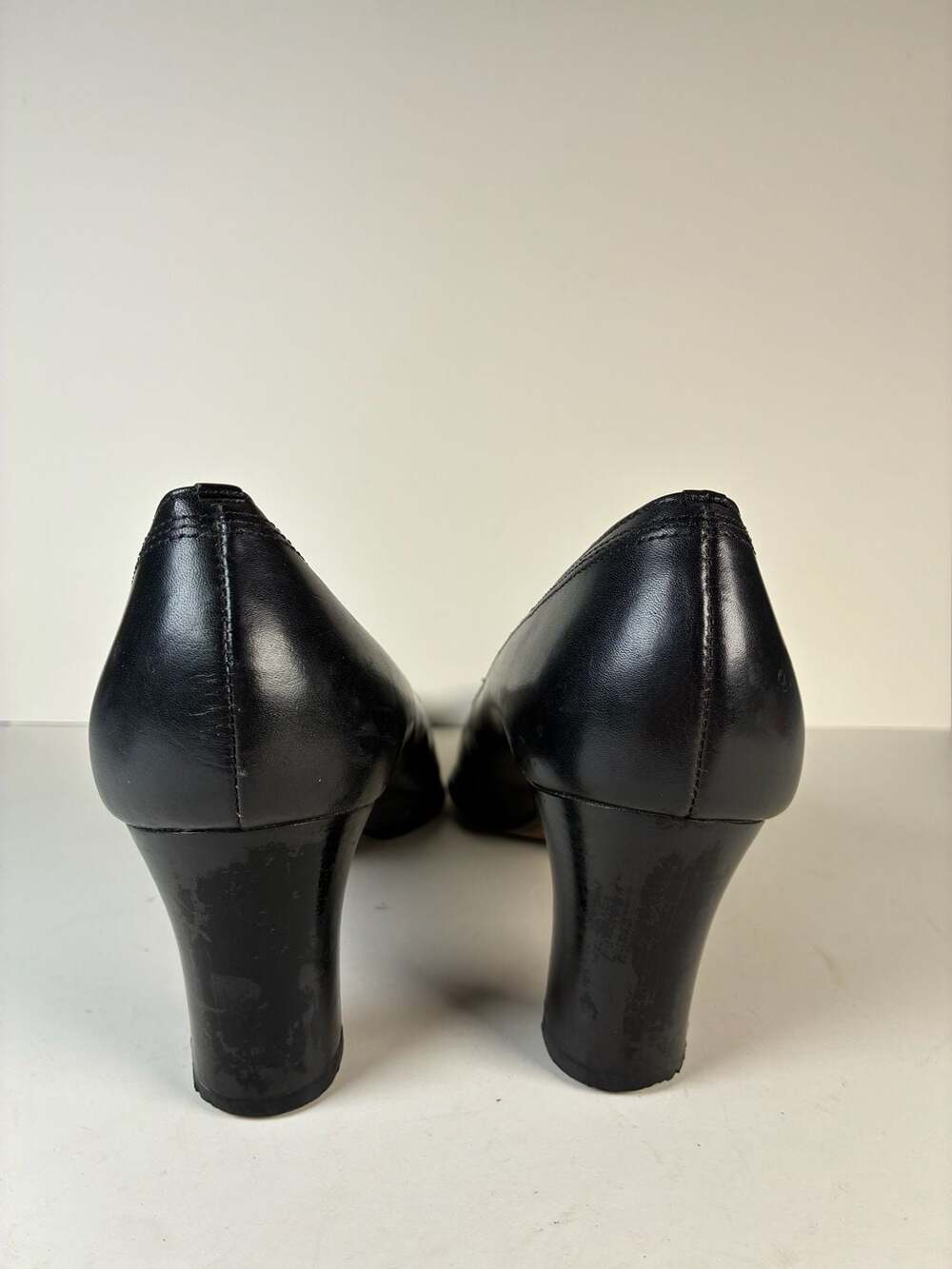 Etienne Aigner Black Leather Classic Minimalist Pointed Toe Heels Size 8.5 M - Picture 7 of 9